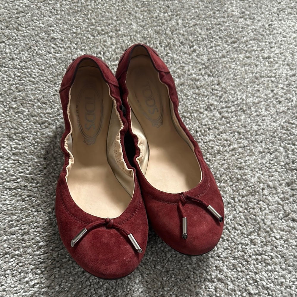 Tod’s Burgundy Flats size 9